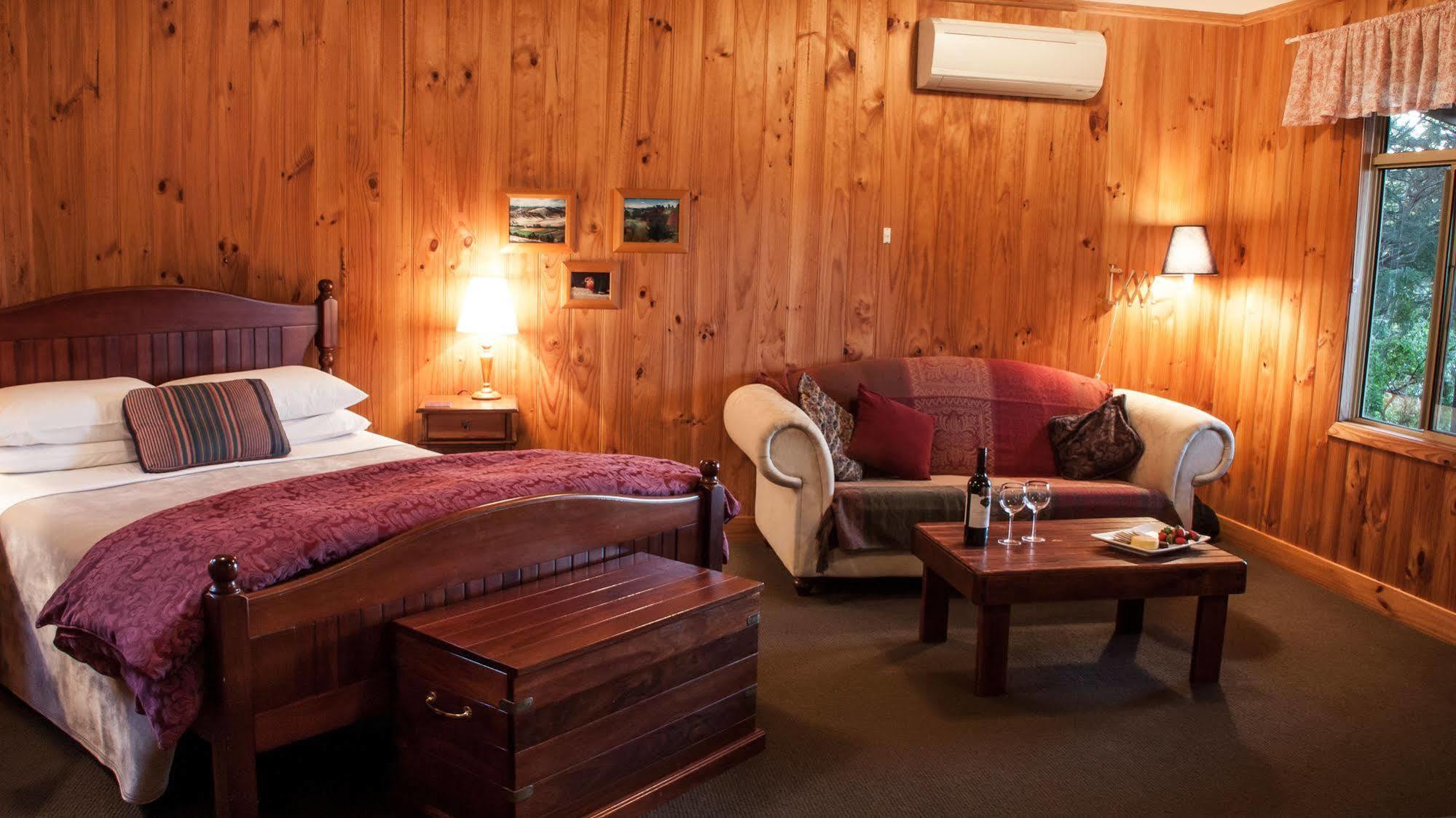 Balingup Heights Hilltop Forest Cottages Extérieur photo