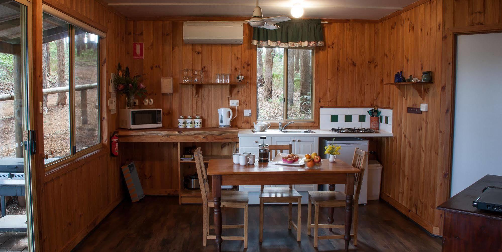 Balingup Heights Hilltop Forest Cottages Extérieur photo